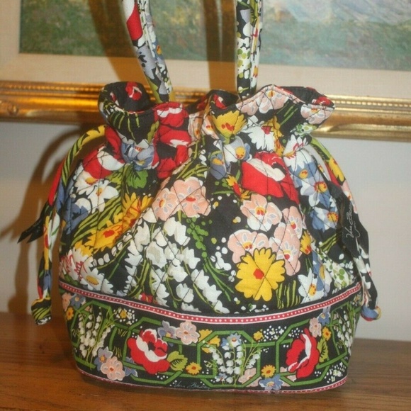 Vera Bradley Handbags - Vera Bradley floral print drawstring bucket bag